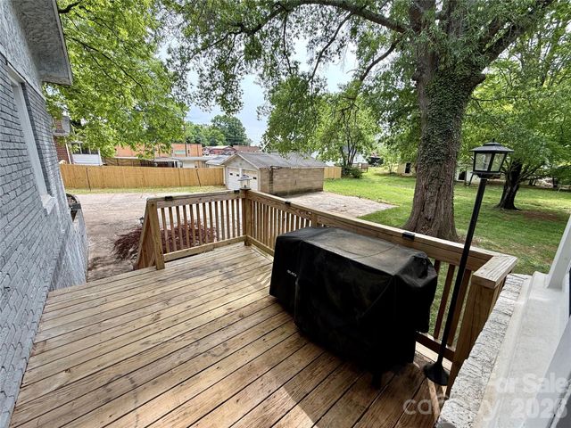 2709 N Main Avenue, Newton, NC 28658