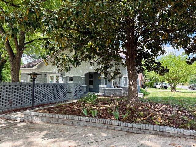 2709 N Main Avenue, Newton, NC 28658