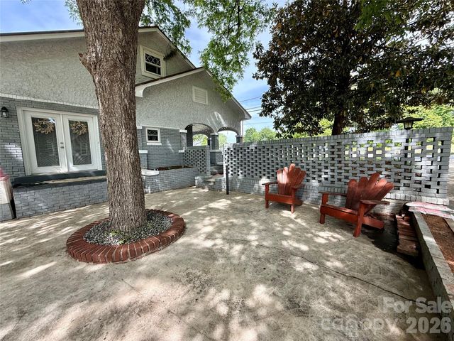 2709 N Main Avenue, Newton, NC 28658