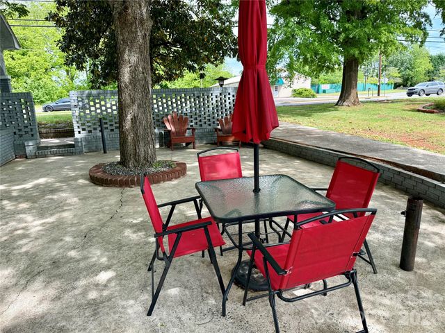 2709 N Main Avenue, Newton, NC 28658