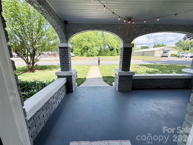 2709 N Main Avenue, Newton, NC 28658