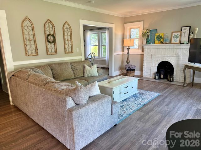 2709 N Main Avenue, Newton, NC 28658