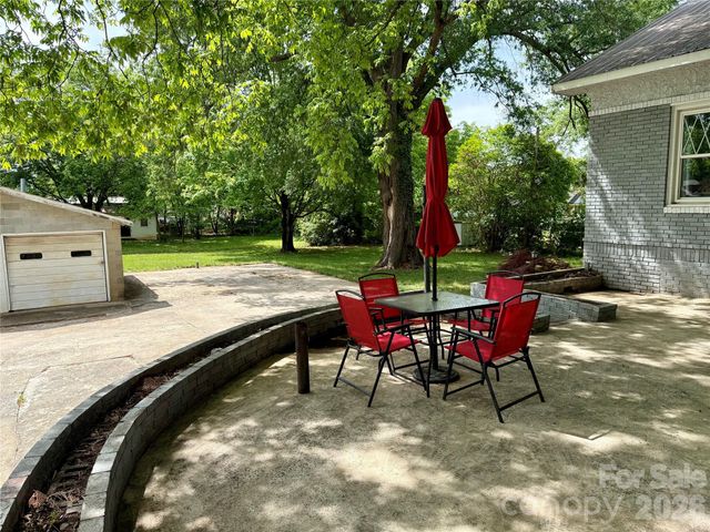 2709 N Main Avenue, Newton, NC 28658