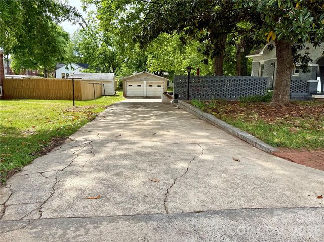 2709 N Main Avenue, Newton, NC 28658