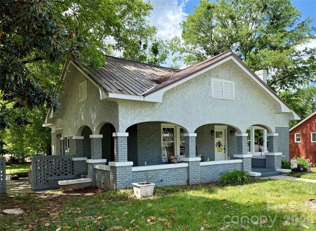 2709 N Main Avenue, Newton, NC 28658