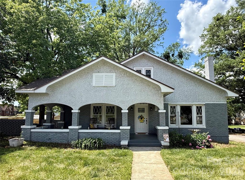 2709 N Main Avenue, Newton, NC 28658