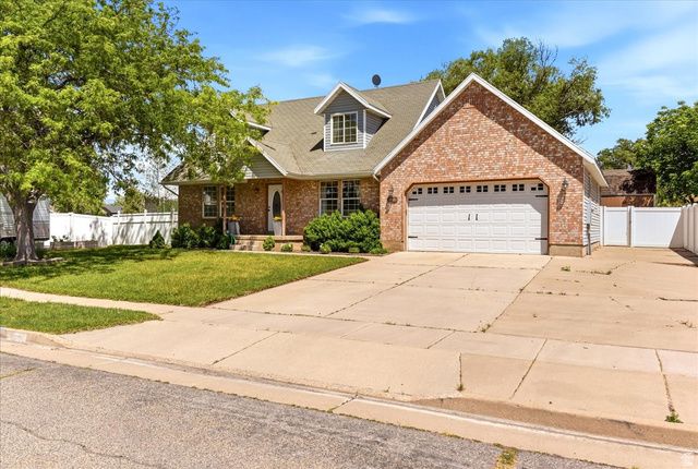 1016 N 525 W, Clinton, UT 84015