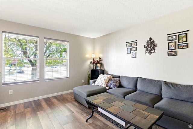 1016 N 525 W, Clinton, UT 84015