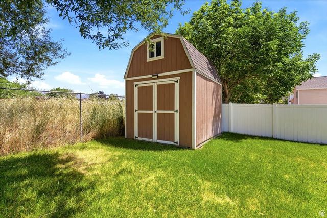 1016 N 525 W, Clinton, UT 84015