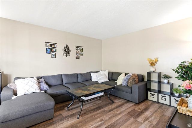 1016 N 525 W, Clinton, UT 84015