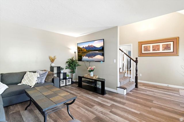 1016 N 525 W, Clinton, UT 84015