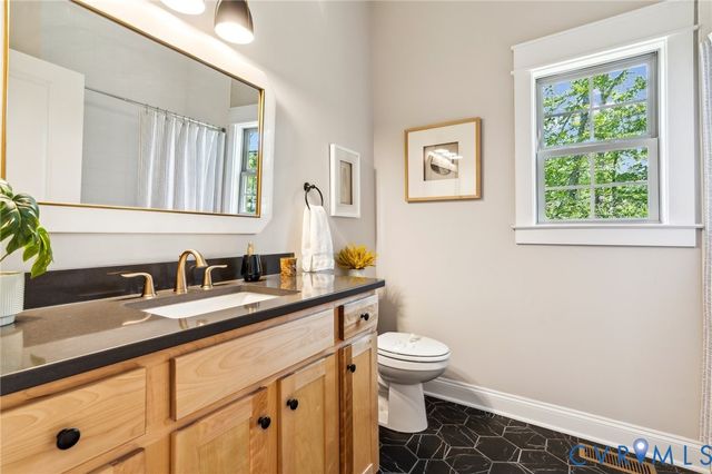 3936 Robins Ridge Dr, Moseley, VA 23120