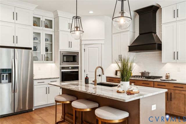 3936 Robins Ridge Dr, Moseley, VA 23120