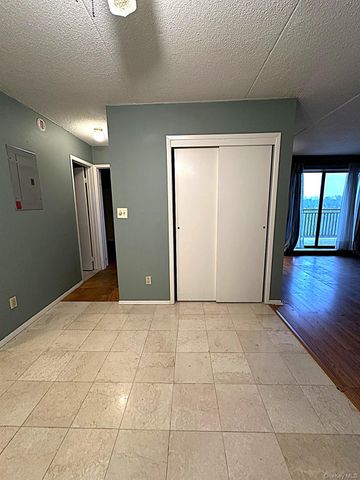 100 Diplomat Drive 8J, Mount Kisco, NY 10549