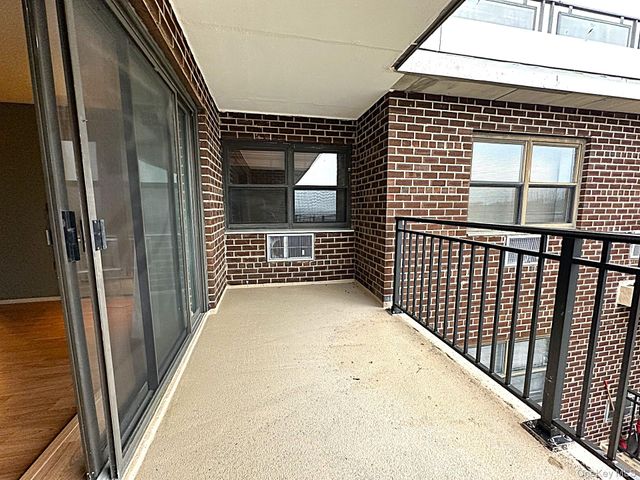 100 Diplomat Drive 8J, Mount Kisco, NY 10549