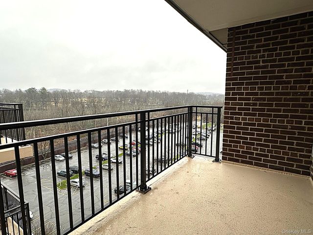 100 Diplomat Drive 8J, Mount Kisco, NY 10549