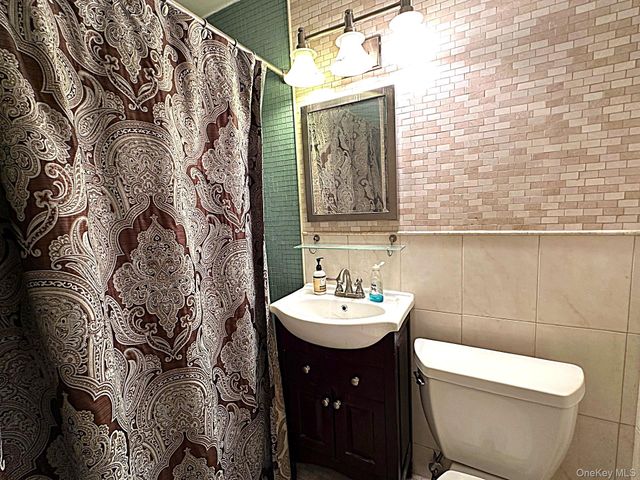 100 Diplomat Drive 8J, Mount Kisco, NY 10549