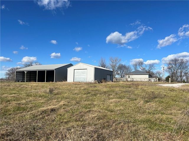 12 NW 1400th Road, Chilhowee, MO 64733