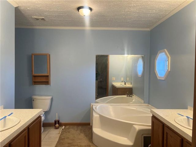 12 NW 1400th Road, Chilhowee, MO 64733