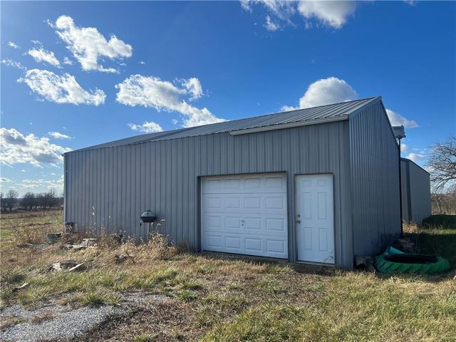 12 NW 1400th Road, Chilhowee, MO 64733