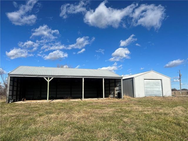 12 NW 1400th Road, Chilhowee, MO 64733