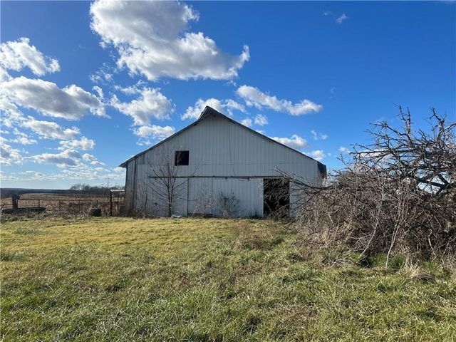 12 NW 1400th Road, Chilhowee, MO 64733