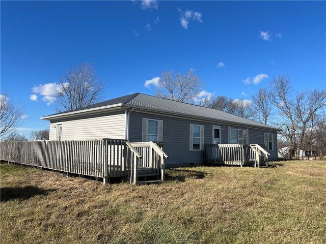 12 NW 1400th Road, Chilhowee, MO 64733