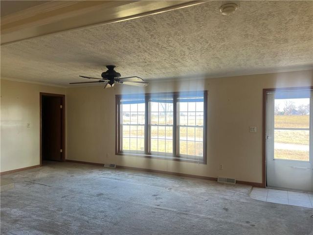 12 NW 1400th Road, Chilhowee, MO 64733