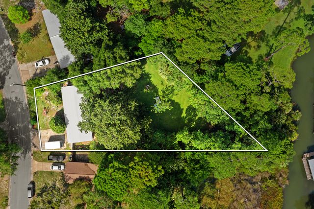 48 NE Laurie Drive, Fort Walton Beach, FL 32548