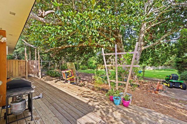 48 NE Laurie Drive, Fort Walton Beach, FL 32548