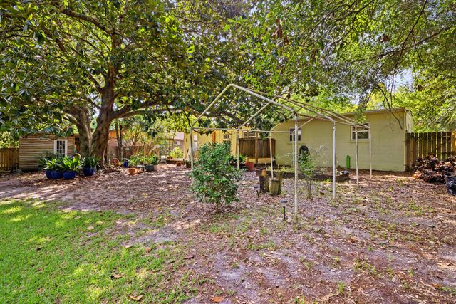 48 NE Laurie Drive, Fort Walton Beach, FL 32548