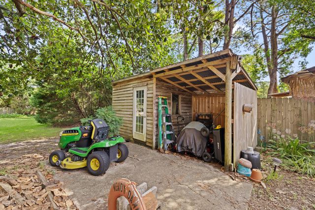 48 NE Laurie Drive, Fort Walton Beach, FL 32548