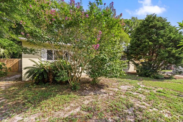 48 NE Laurie Drive, Fort Walton Beach, FL 32548