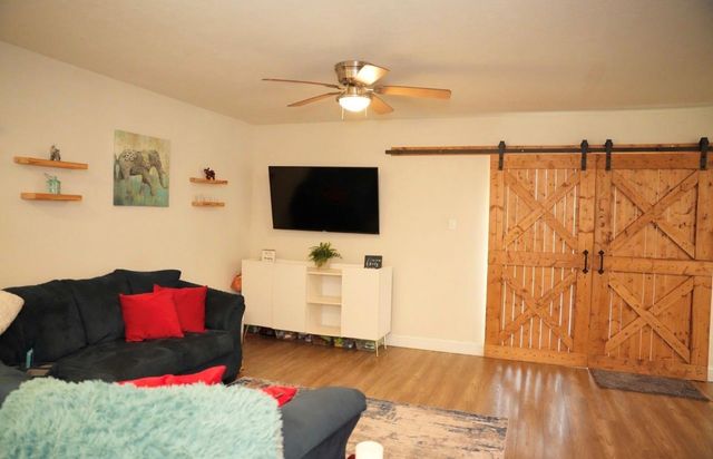 215 County Road 193, Alvin, TX 77511