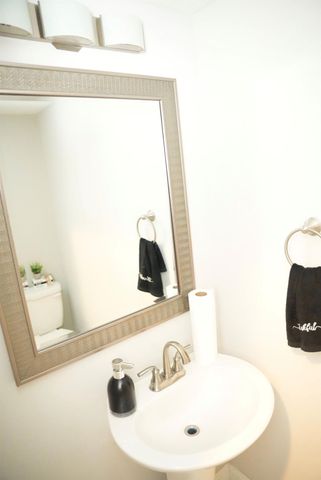215 County Road 193, Alvin, TX 77511