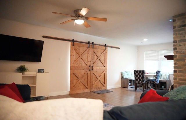 215 County Road 193, Alvin, TX 77511