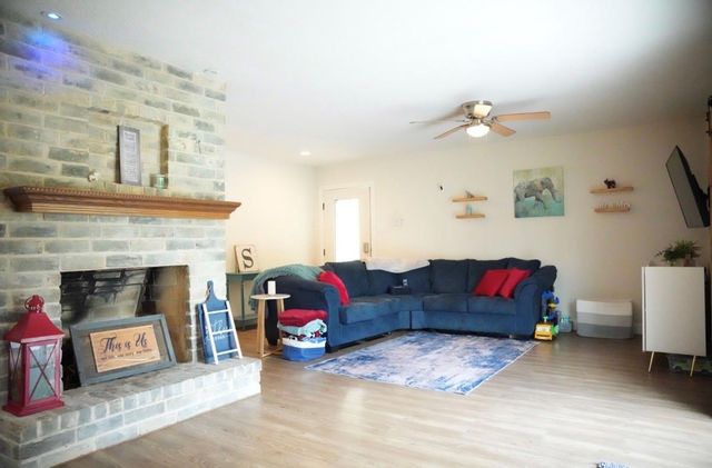 215 County Road 193, Alvin, TX 77511