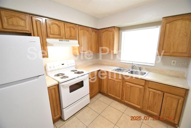 1802 GREEN RIDGE ROAD, Tampa, FL 33619