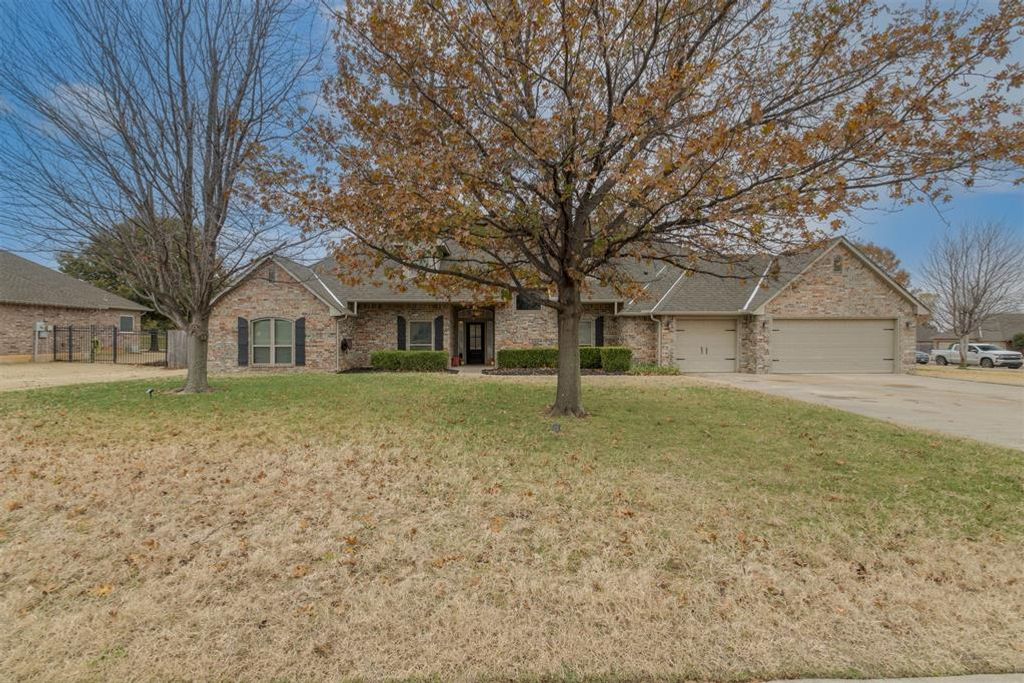 7969 Lindsay Lane, Edmond, OK 73025
