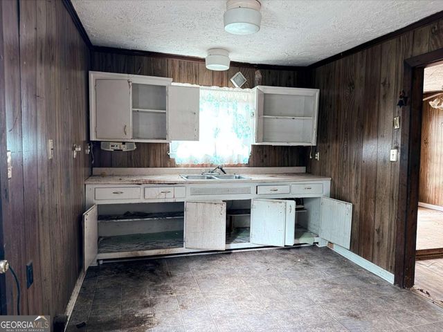 215 Polk Avenue, Dallas, GA 30132