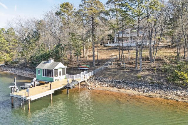 213 Redwood TER, Huddleston, VA 24104