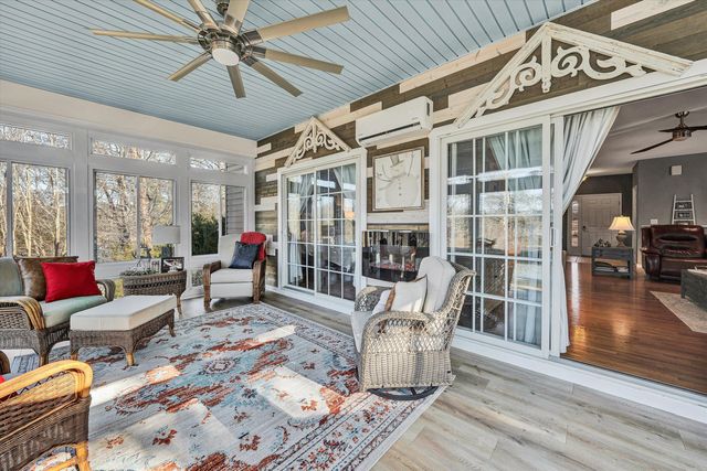 213 Redwood TER, Huddleston, VA 24104