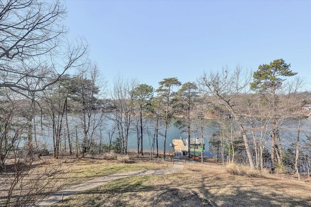 213 Redwood TER, Huddleston, VA 24104