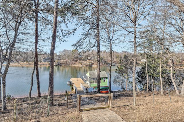 213 Redwood TER, Huddleston, VA 24104