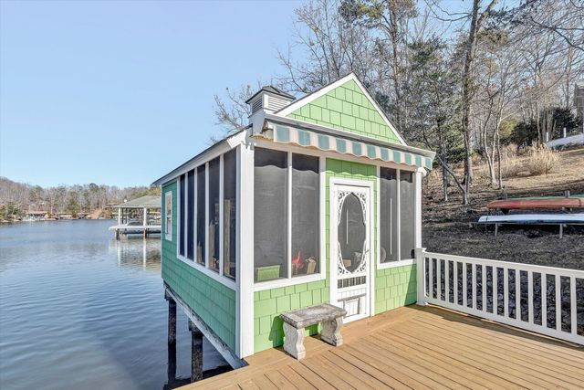 213 Redwood TER, Huddleston, VA 24104