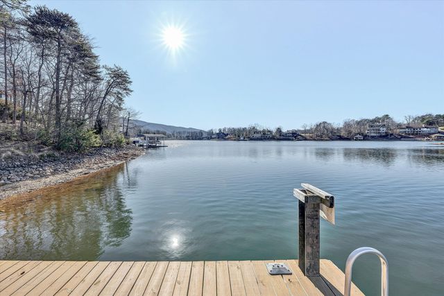 213 Redwood TER, Huddleston, VA 24104