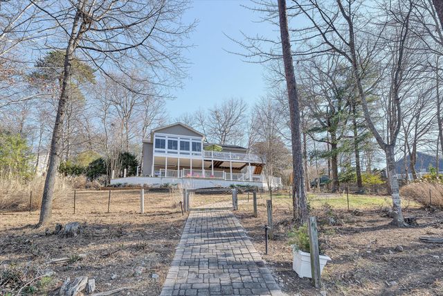 213 Redwood TER, Huddleston, VA 24104