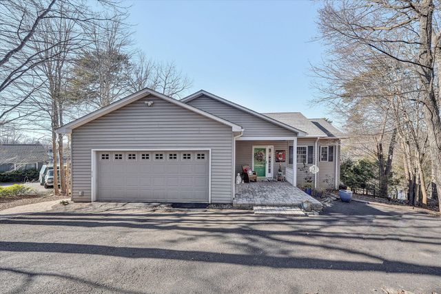 213 Redwood TER, Huddleston, VA 24104