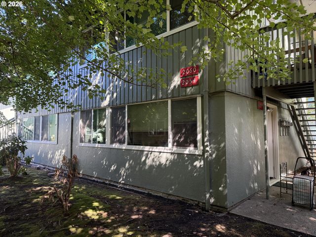 2044 W 17TH Ave, Eugene, OR 97402