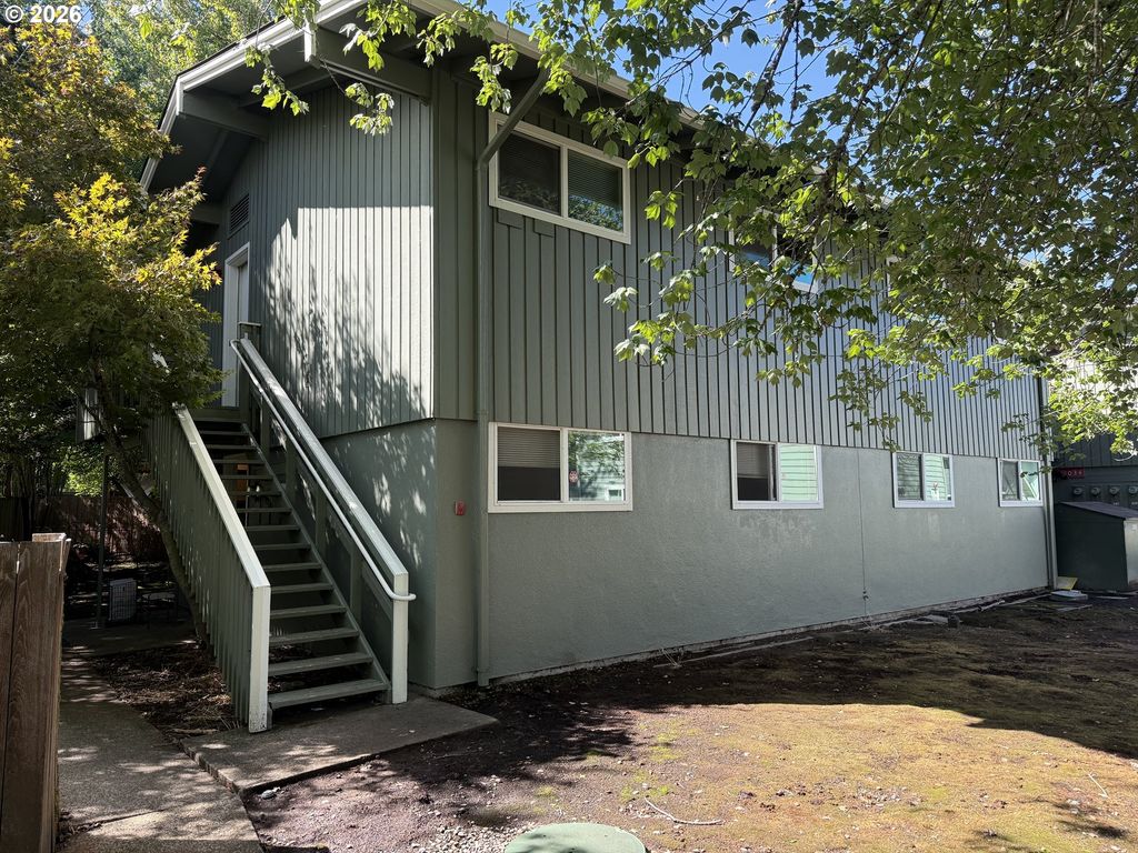2044 W 17TH Ave, Eugene, OR 97402